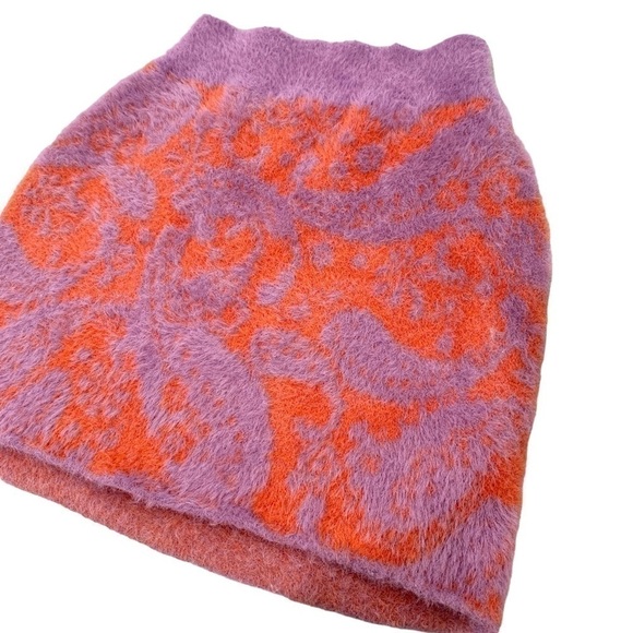 Women’s Urban Outfitters red purple print fuzzy fitted mini skirt - Picture 3 of 7